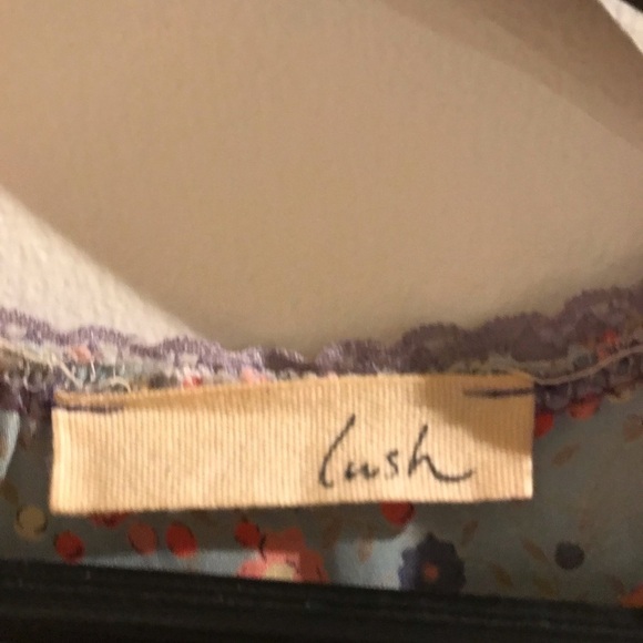 5/15) Lush top​ - Picture 2 of 3
